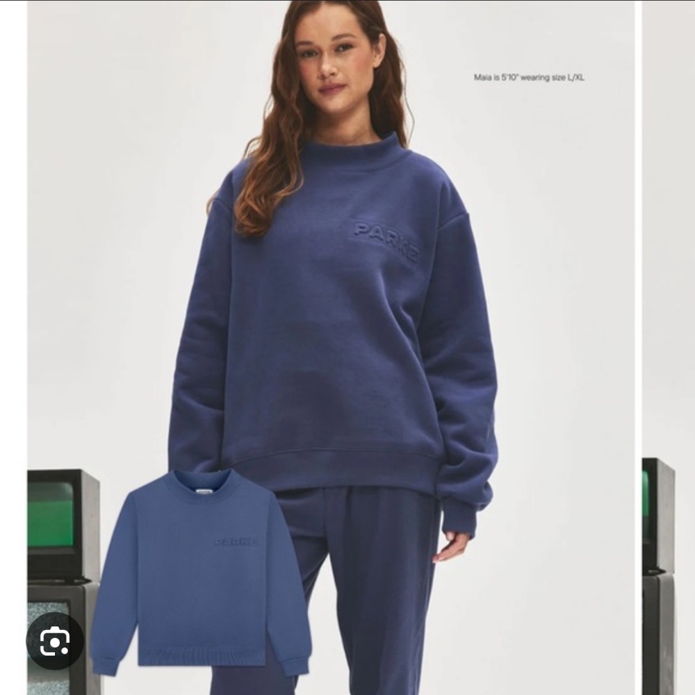 Parke mockneck - blue, embossed L/XL - NWOT